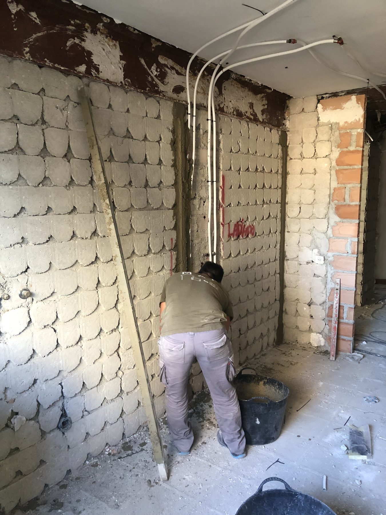 Nuevas instalaciones eléctricas y de fontanería.