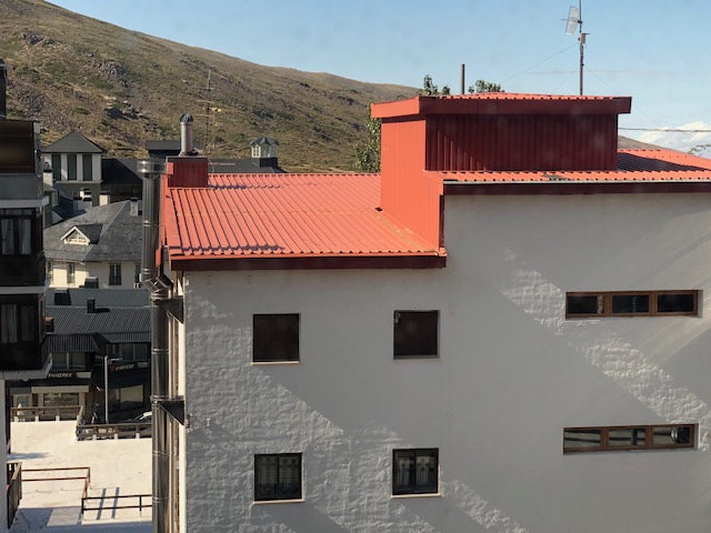 Resultado de la rehabilitación en los distintos faldones del edificio.