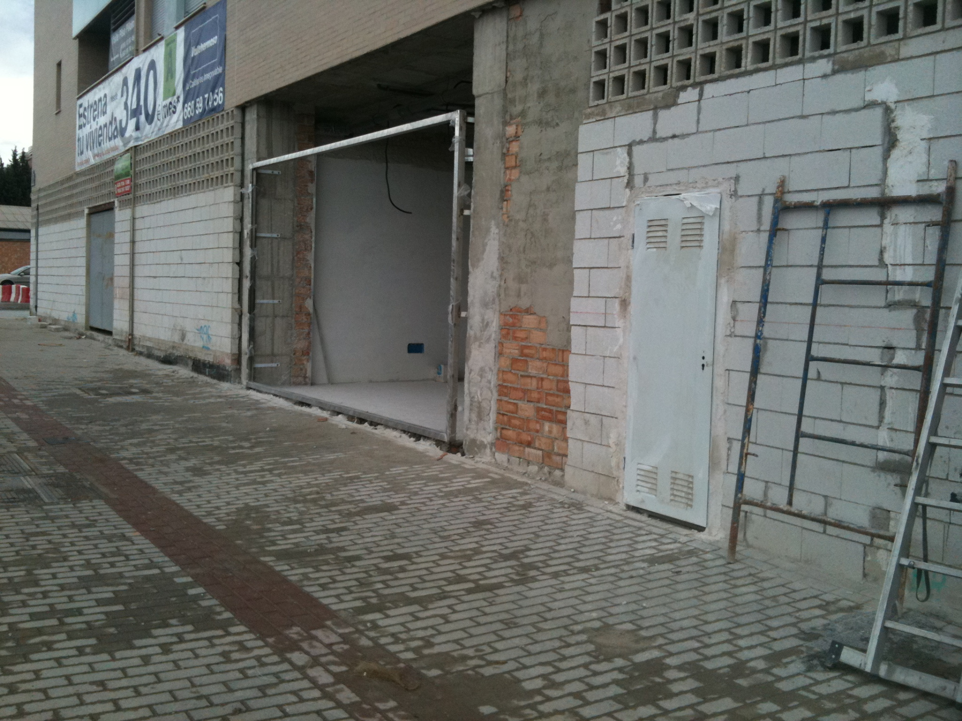 Proceso de adaptación del local y formación de los nuevos accesos.
