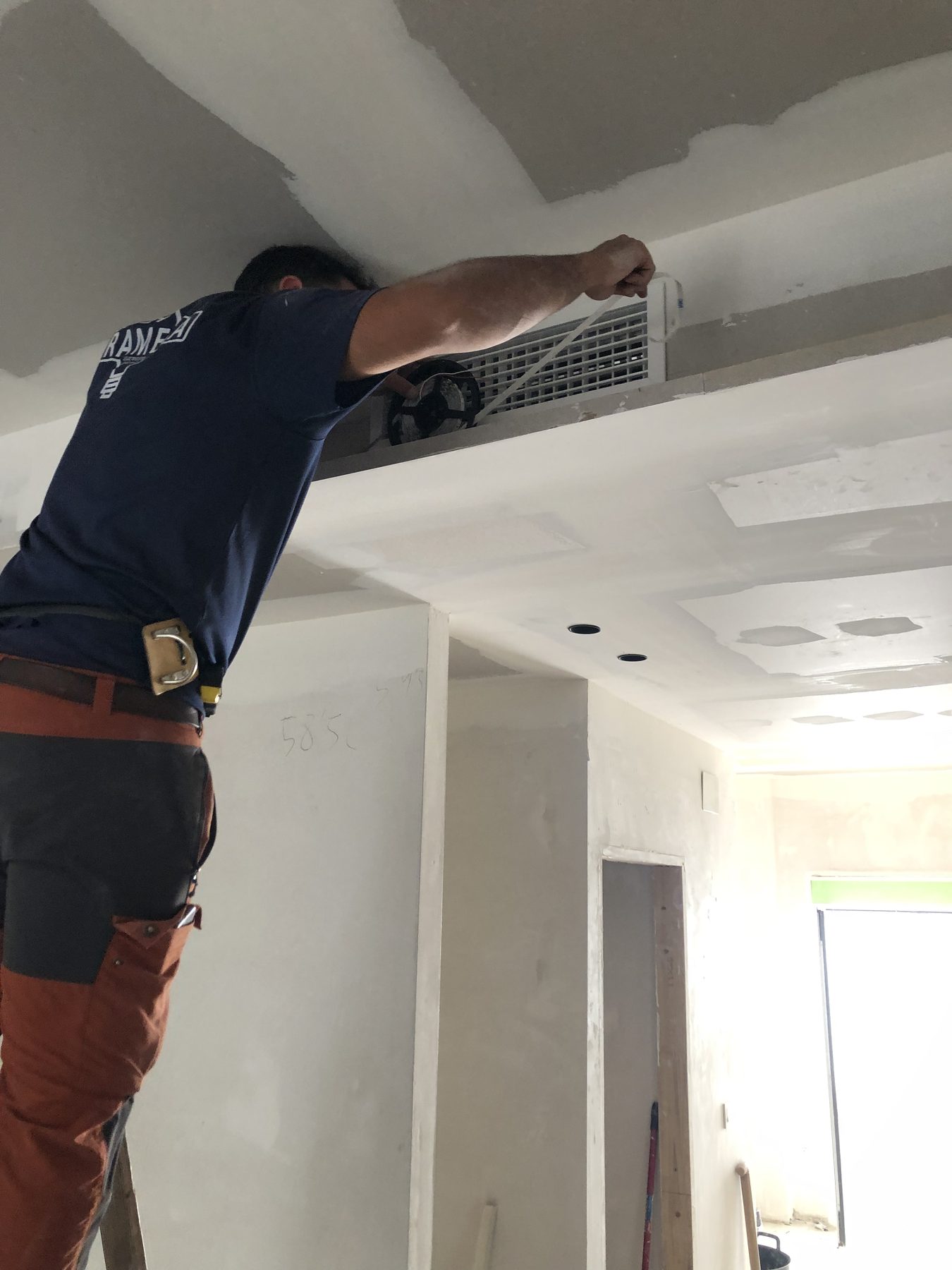 Instalación de climatización y remates de acabado.